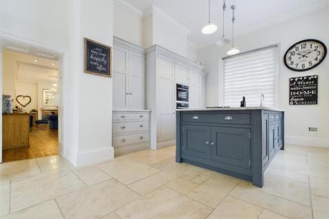 Kitchen 5.jpg