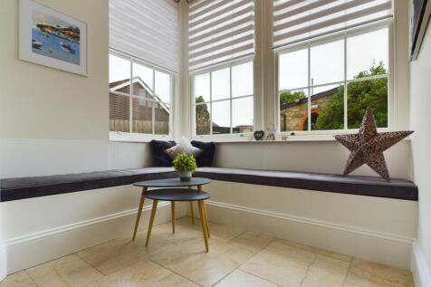 Kitchen seating.jpg