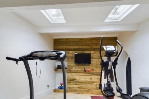 Home gym 2.jpg