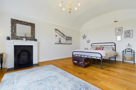 Bed 4-2.jpg