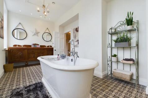 Bathroom.jpg
