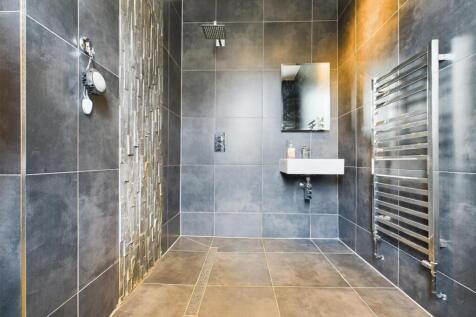 Annexe shower room.jpg