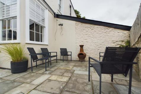 Courtyard 2.jpg