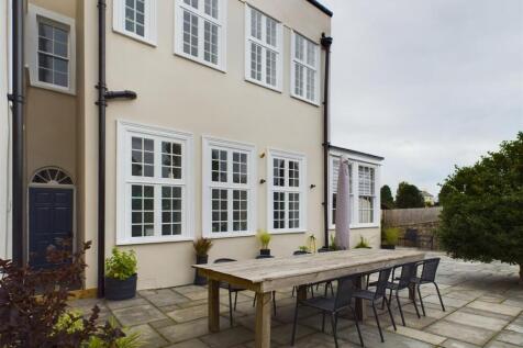 Courtyard 3.jpg
