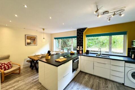 OPEN PLAN KITCHEN/DINING ROOM