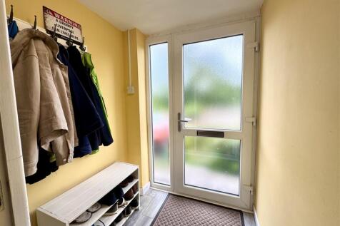 ENTRANCE PORCH