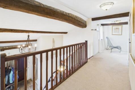 FIRST FLOOR STAIRS AND LANDING