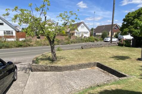 DRIVEWAY FRONT GARDEN