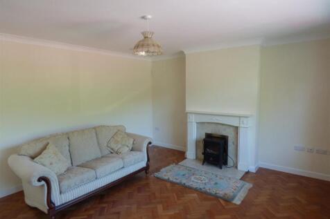 Living Room (2).JPG