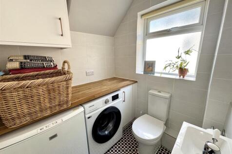 WC/CLOAKROOM/UTILITY AREA