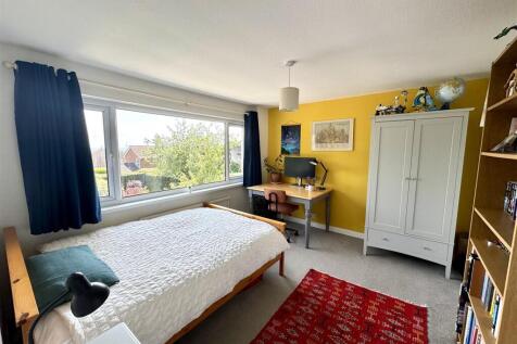 BEDROOM 2