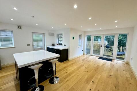 KITCHEN/DINING/FAMILY ROOM