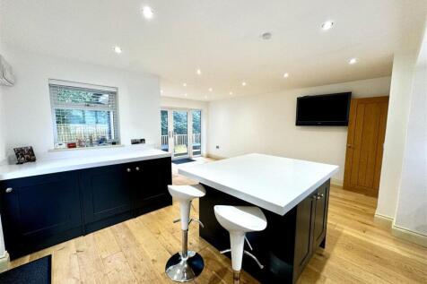 KITCHEN/DINING/FAMILY ROOM