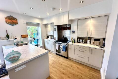 KITCHEN/BREAKFAST ROOM