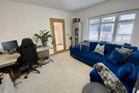 SITTING ROOM/SNUG