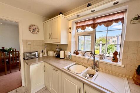 Kitchen 2.jpeg