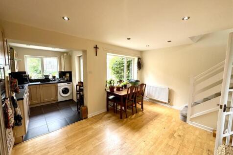 DINING/FAMILY AREA