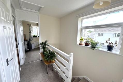 FIRT FLOOR STAIRS AND LANDING