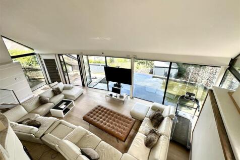 PRINCIPAL RECEPTION ROOM