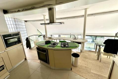 GALLERIED KITCHEN
