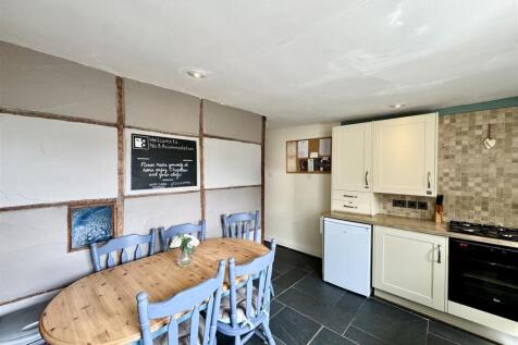 OPEN PLAN KITCHEN/DINER