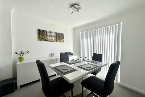 Dining room.jpeg