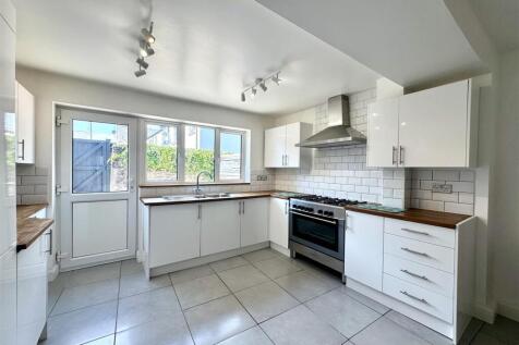 OPEN PLAN KITCHEN/DINING ROOM