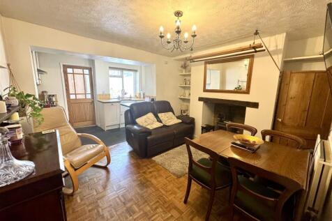 OPEN PLAN KITCHEN/DINING/LIVING ROOM