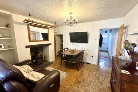 OPEN PLAN KITCHEN/DINING/LIVING ROOM