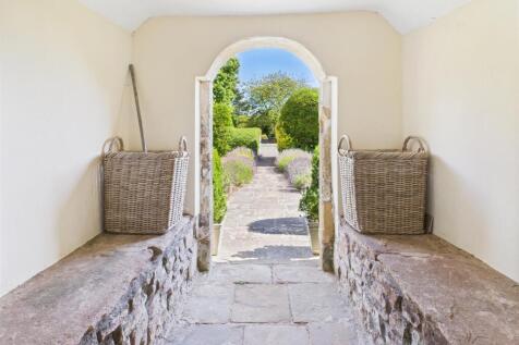 OPEN ENTRANCE PORCH
