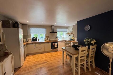 OPEN PLAN KITCHEN/DINING/LIVING ROOM