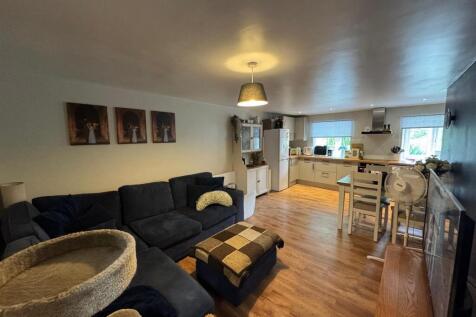 OPEN PLAN KITCHEN/DINING/LIVING ROOM