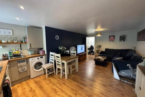 OPEN PLAN KITCHEN/DINING/LIVING ROOM