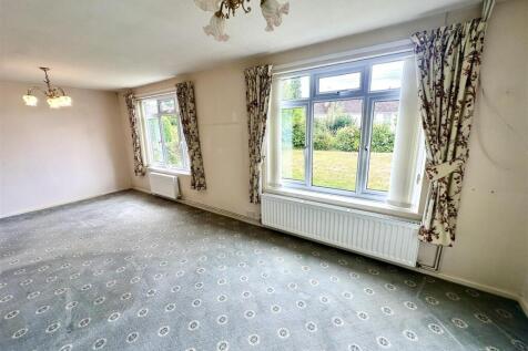 OPEN PLAN LIVING/DINING ROOM