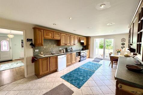 KITCHEN/BREAKFAST ROOM