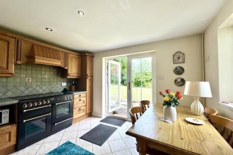 KITCHEN/BREAKFAST ROOM
