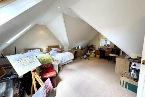 HOBBY ROOM/FITH BEDROOM