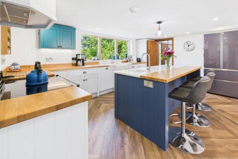 KITCHEN/FAMILY/DINING ROOM