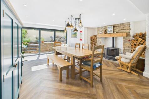 KITCHEN/FAMILY/DINING ROOM