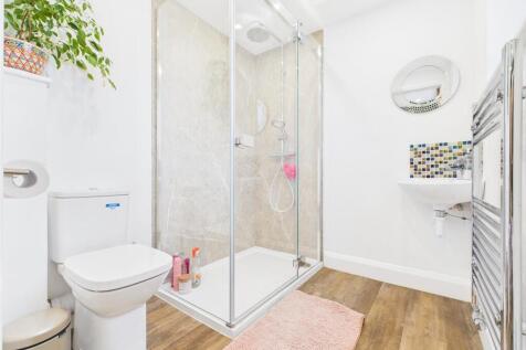 GROUND FLOOR SHOWER ROOM
