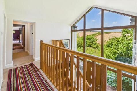 GALLERIED LANDING