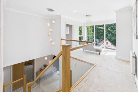 FIRST FLOOR LANDING
