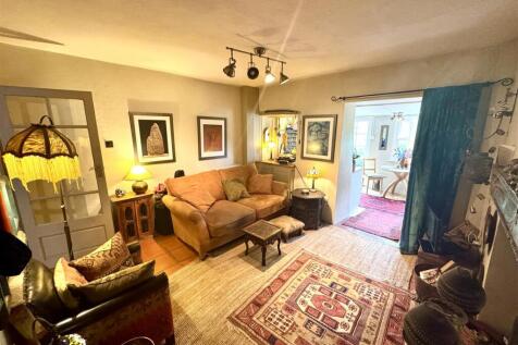 SITTING/DINING ROOM
