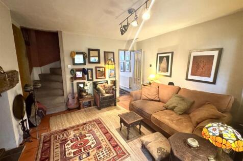 SITTING/DINING ROOM
