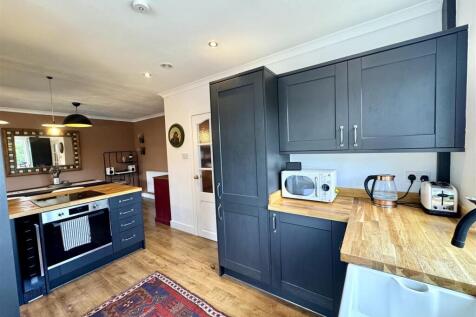KITCHEN/BREAKFAST/DINING ROOM