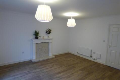 Living Room   .JPG