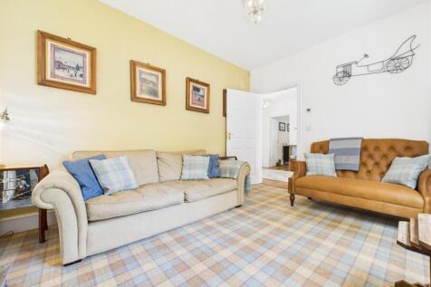 SNUG/FAMILY ROOM