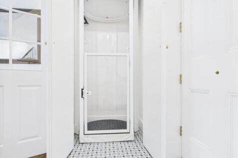 ENTRANCE LOBBY