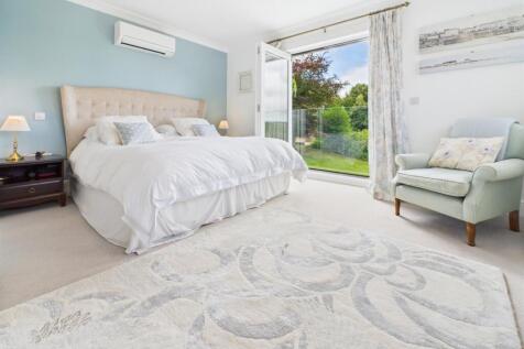 PRINCIAL BEDROOM