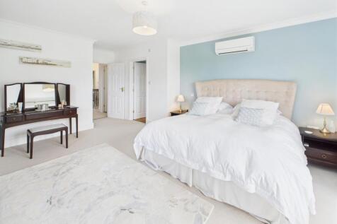 PRINCIAL BEDROOM